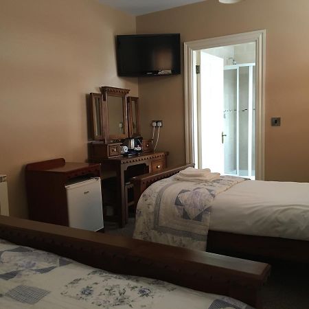 Hopper Inn Bar & Guest Accommodation Ballynaskreena Экстерьер фото
