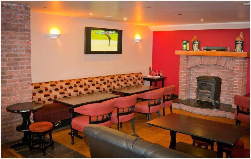 Hopper Inn Bar & Guest Accommodation Ballynaskreena Экстерьер фото